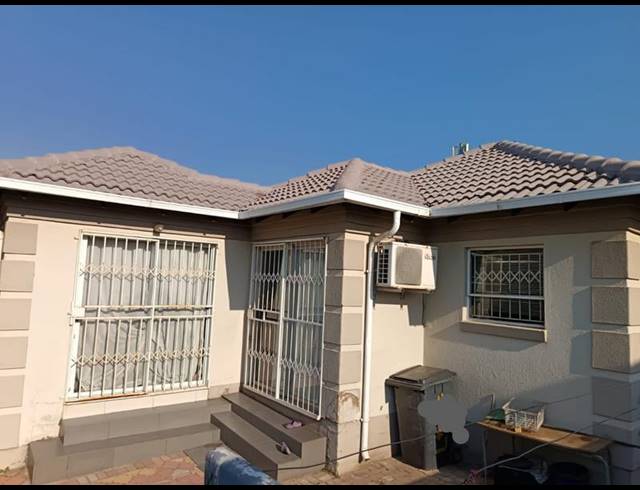 3 BEDROOM HOUSE FOR SALE IN OLIEVENHOUTBOSCH